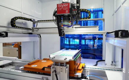 激光焊機精準焊接大圓柱電芯